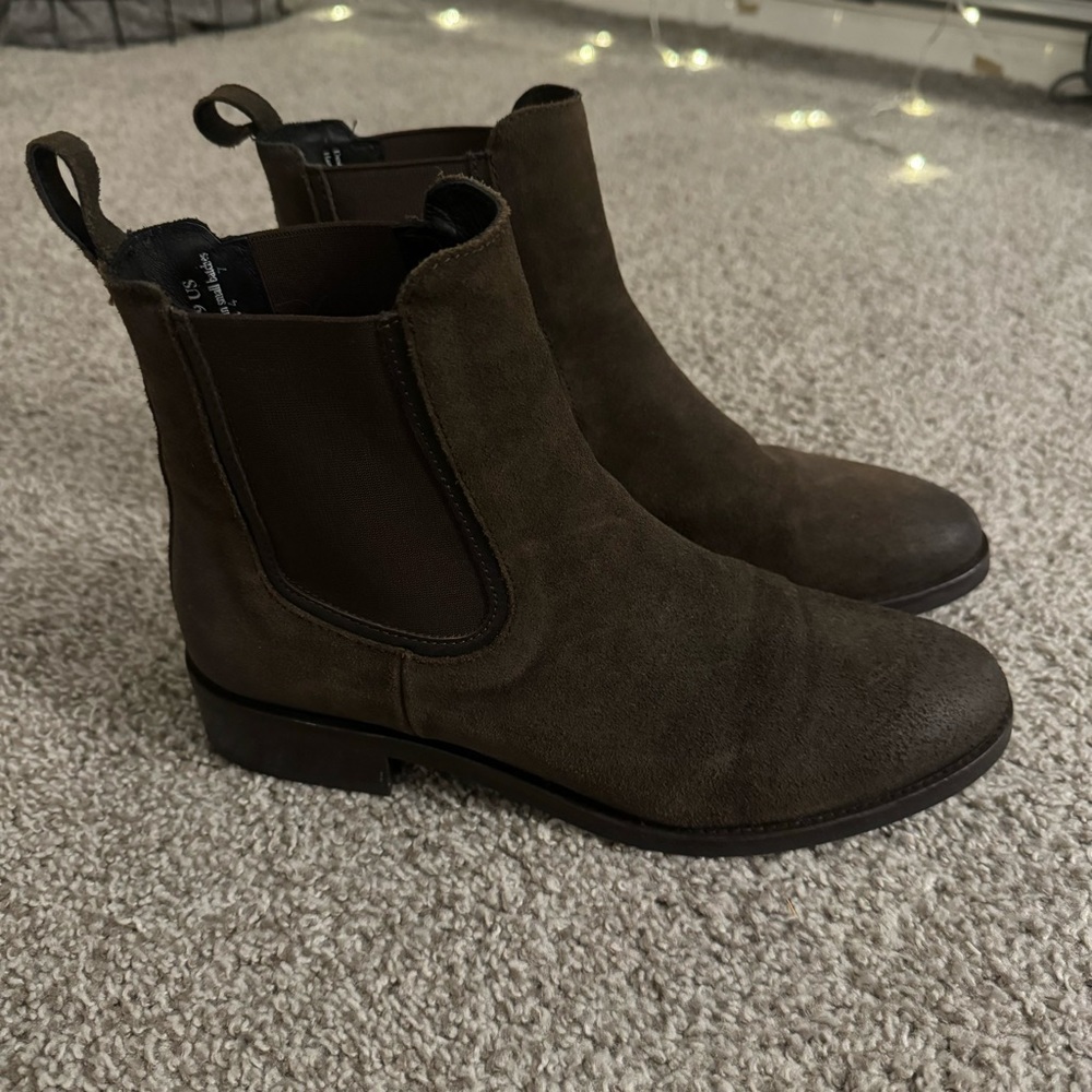 Like New Thursday Dark Olive Duchess Boots - Size 9